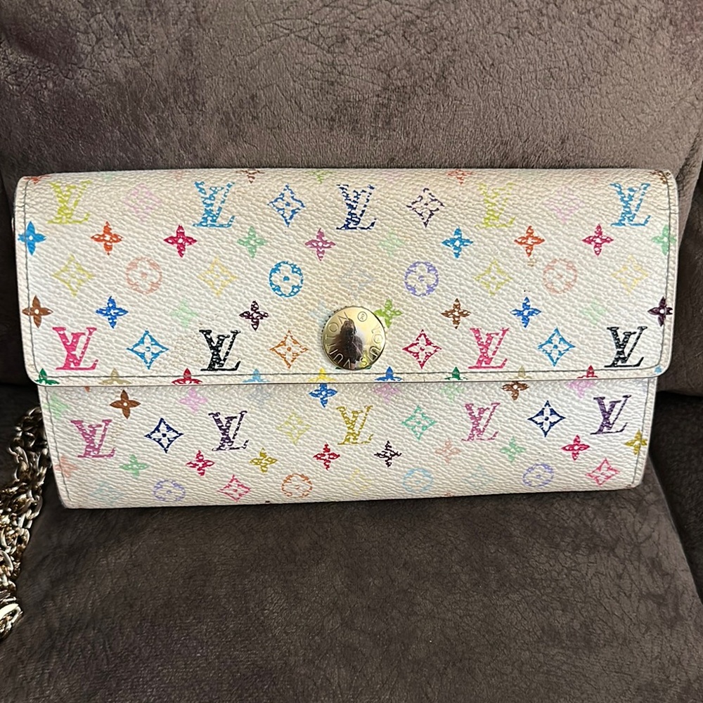 Multicolor Chain Wallet - Picture 2 of 9